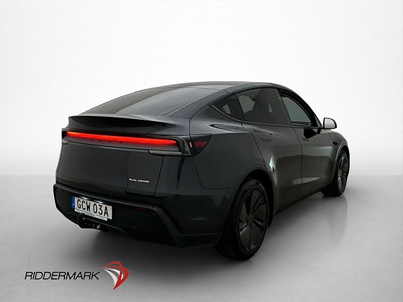 Tesla Model Y 9 of 30