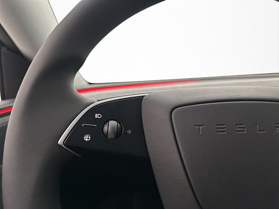 Tesla Model Y 18 of 30
