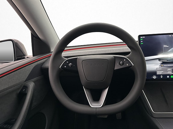 Tesla Model Y 17 of 30