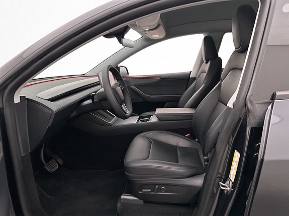 Tesla Model Y 14 of 30