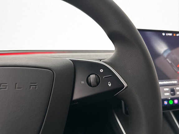 Tesla Model Y 19 of 30