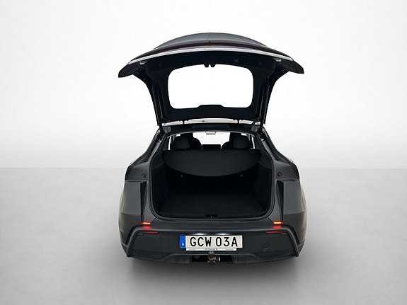 Tesla Model Y 12 of 30