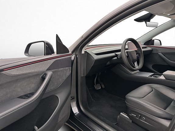 Tesla Model Y 13 of 30