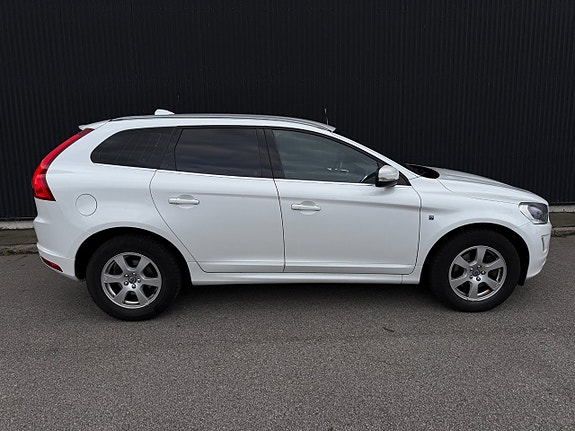 Volvo XC60 8 of 12