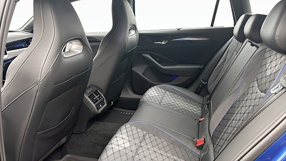 Volkswagen Passat 11 of 12