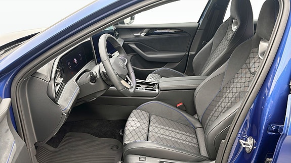 Volkswagen Passat 8 of 12