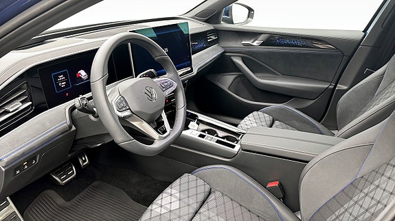 Volkswagen Passat 7 of 12