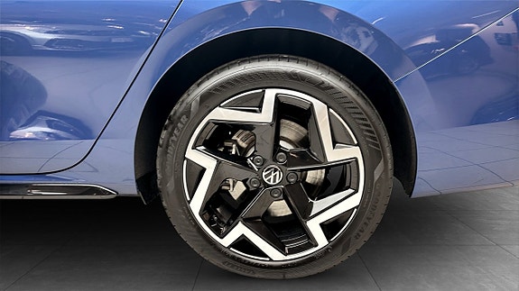 Volkswagen Passat 6 of 12