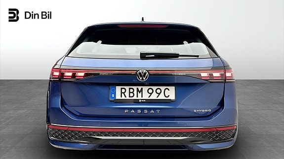 Volkswagen Passat 5 of 12