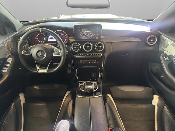 Mercedes-Benz C63 13 of 26