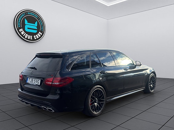 Mercedes-Benz C63 3 of 26