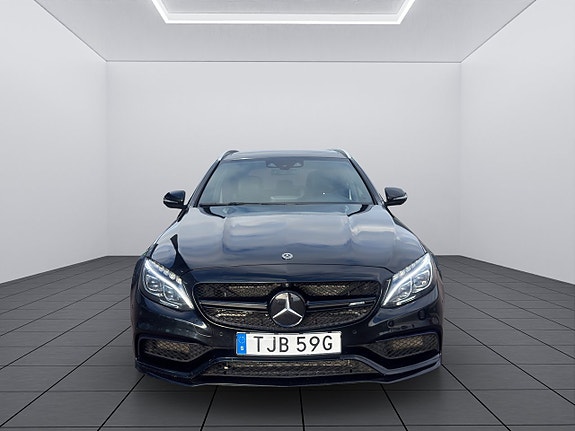 Mercedes-Benz C63 8 of 26