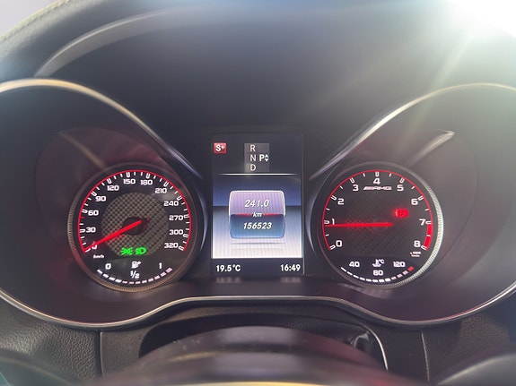 Mercedes-Benz C63 16 of 26