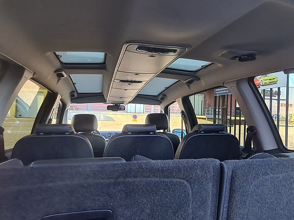 Ford Galaxy 8 of 19