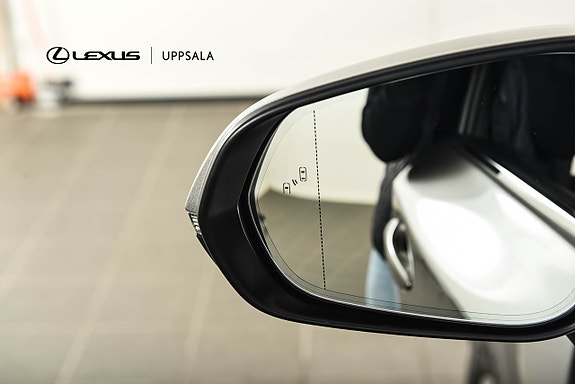 Lexus NX300h 22 of 26