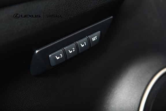 Lexus NX300h 12 of 26