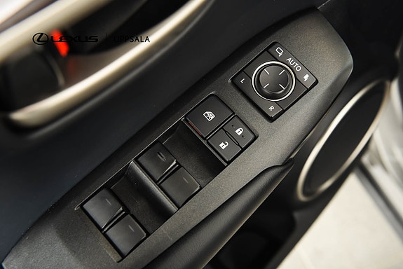 Lexus NX300h 10 of 26