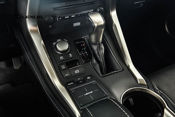 Lexus NX300h 19 of 26