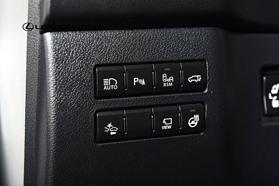 Lexus NX300h 13 of 26