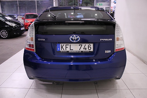Toyota Prius 8 of 29