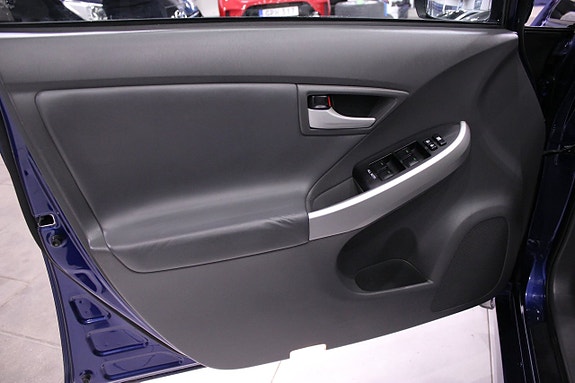 Toyota Prius 29 of 29