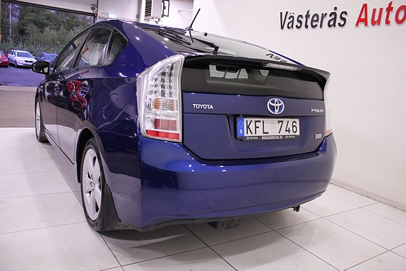 Toyota Prius 7 of 29