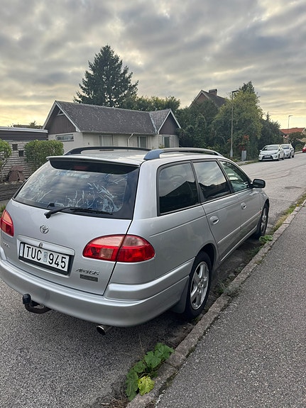 Toyota Avensis 3 of 9