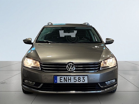 Volkswagen Passat 2 of 20