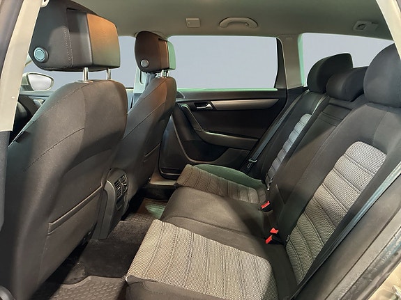 Volkswagen Passat 13 of 20