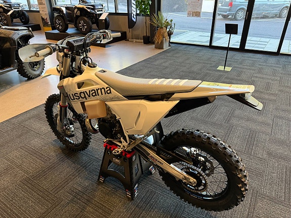 Husqvarna TE 300 PRO 9 of 10