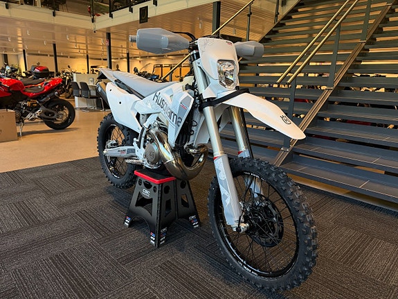 Husqvarna TE 300 PRO 2 of 10