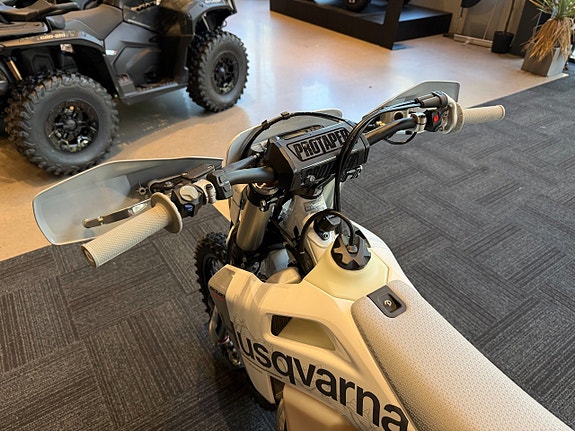 Husqvarna TE 300 PRO 8 of 10