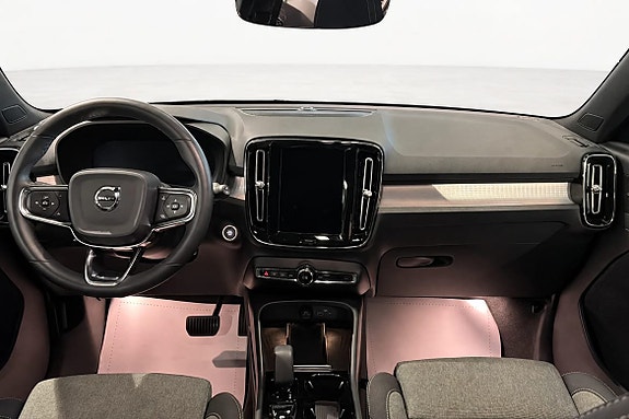 Volvo XC40 10 of 20