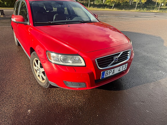 Volvo V50 2 of 13