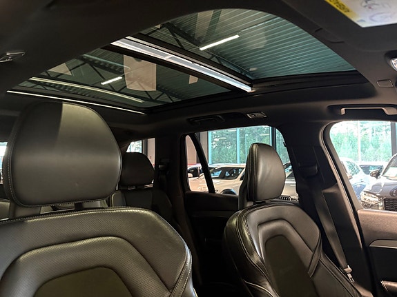 Volvo XC90 14 of 27