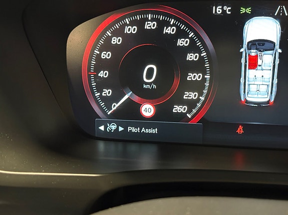 Volvo XC90 16 of 27