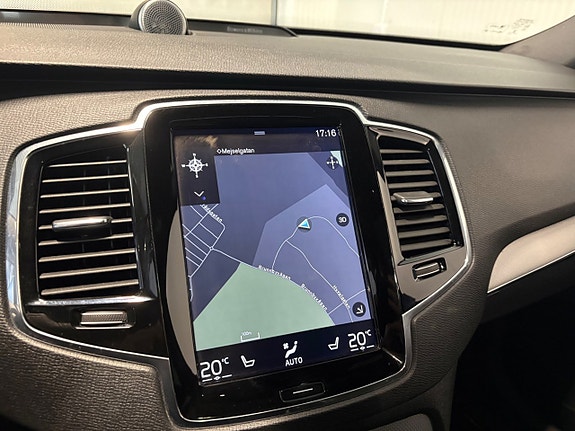 Volvo XC90 18 of 27