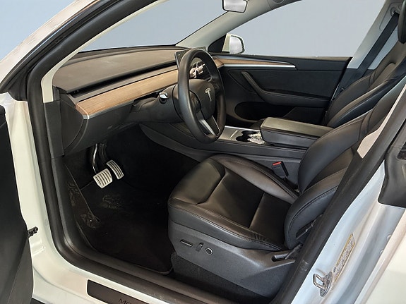 Tesla Model Y 7 of 23