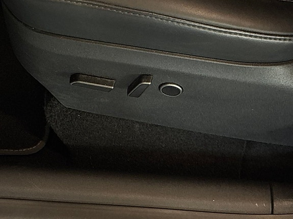 Tesla Model Y 20 of 23