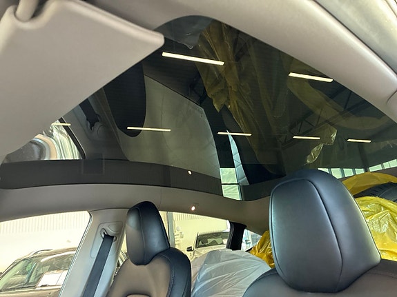 Tesla Model Y 19 of 23