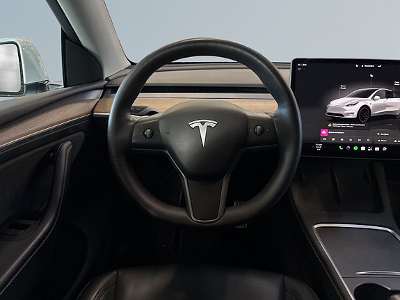 Tesla Model Y 9 of 23