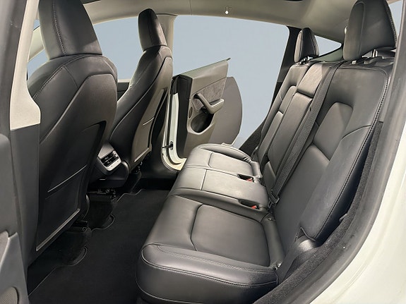 Tesla Model Y 13 of 23
