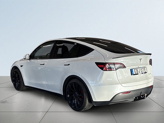 Tesla Model Y 5 of 23