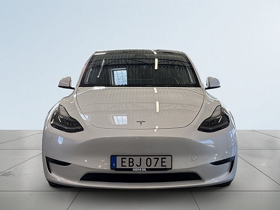 Tesla Model Y 2 of 23