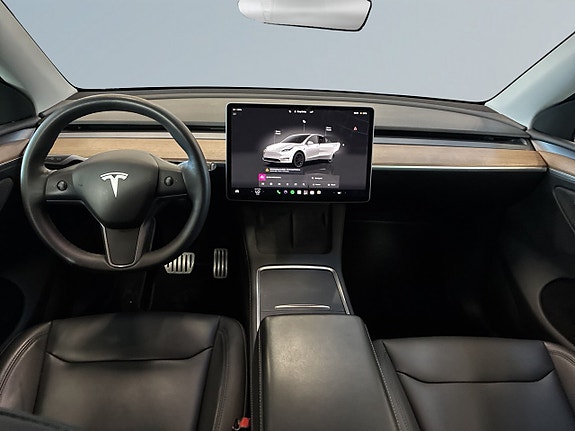 Tesla Model Y 8 of 23