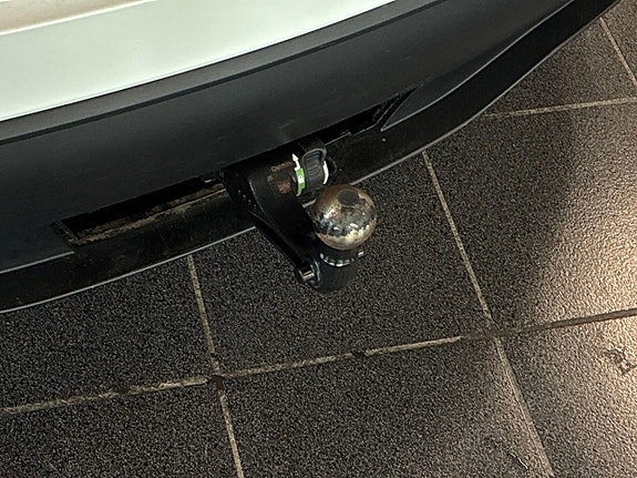 Tesla Model Y 17 of 23