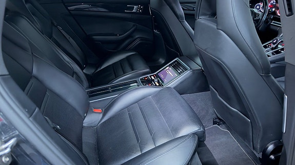 Porsche Panamera 4S 14 of 30