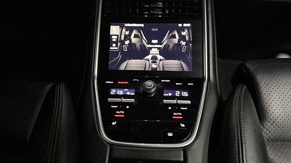 Porsche Panamera 4S 17 of 30