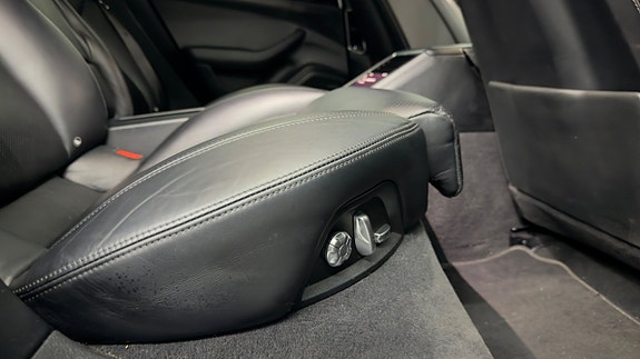 Porsche Panamera 4S 15 of 30