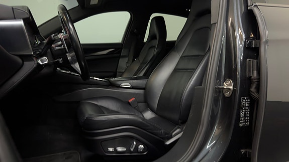 Porsche Panamera 4S 6 of 30